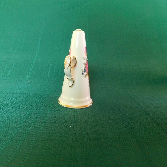 Miniature Porcelain Horn – Hand-Painted Floral Accent with Gold Trim near mint - Picture 3 of 6